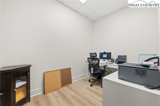 Building Photo - 610 State Farm Rd