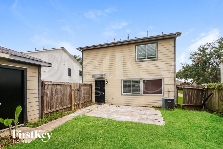 Building Photo - 256 Rolling Brook Dr