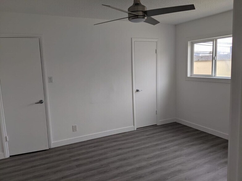 bedroom - 8843 Alcott St