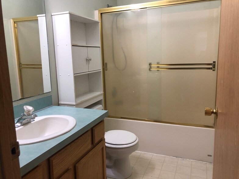 Building Photo - 247 NW Clay Ct