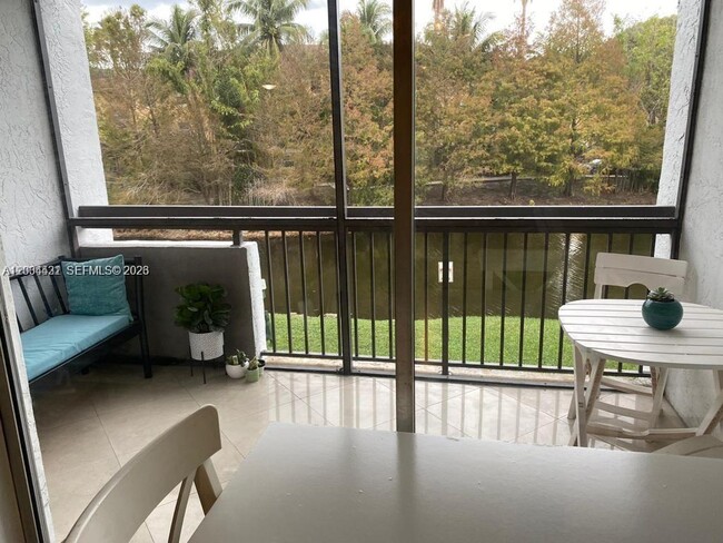 Building Photo - 721 N Pine Island Rd