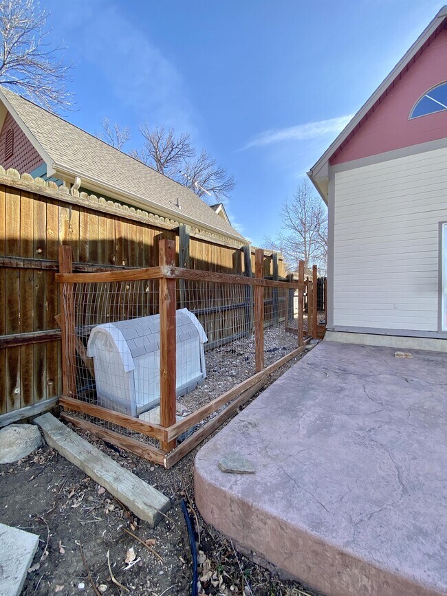 Building Photo - 955 5th St