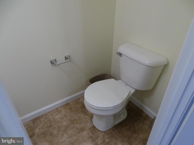 Building Photo - 10 Fairview Ave