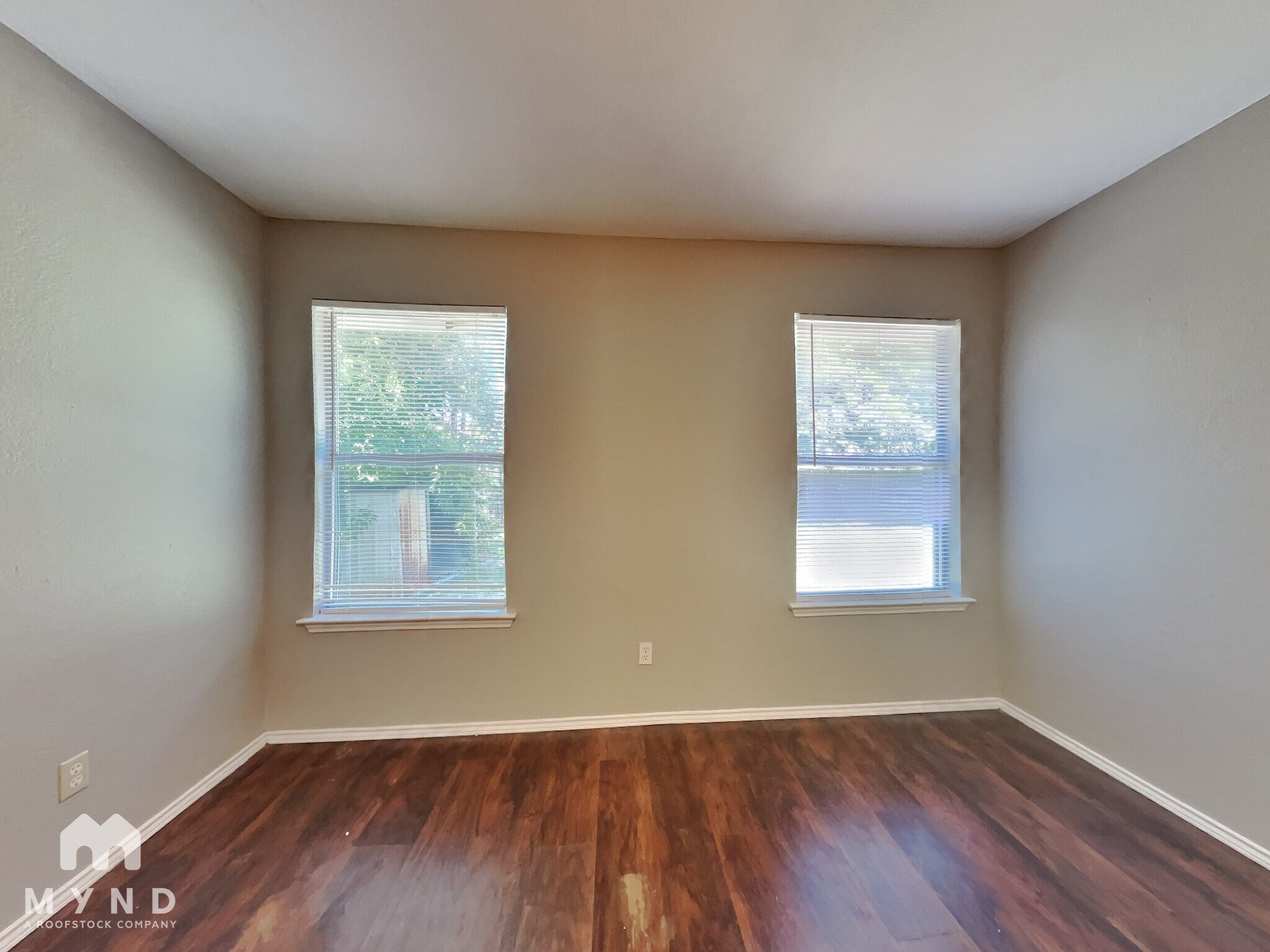 Building Photo - 327 W Little Creek Rd