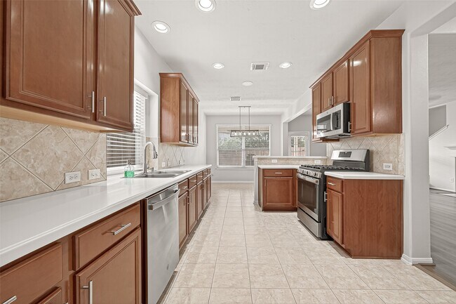 Building Photo - 19343 Dickson Park Dr