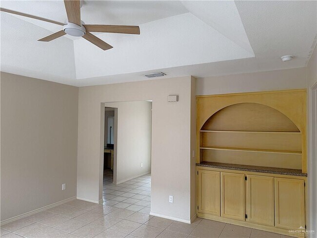 Building Photo - 716 Mynah Ave