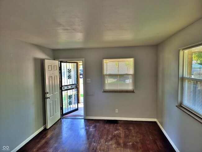 Building Photo - 1450 N Campbell Ave