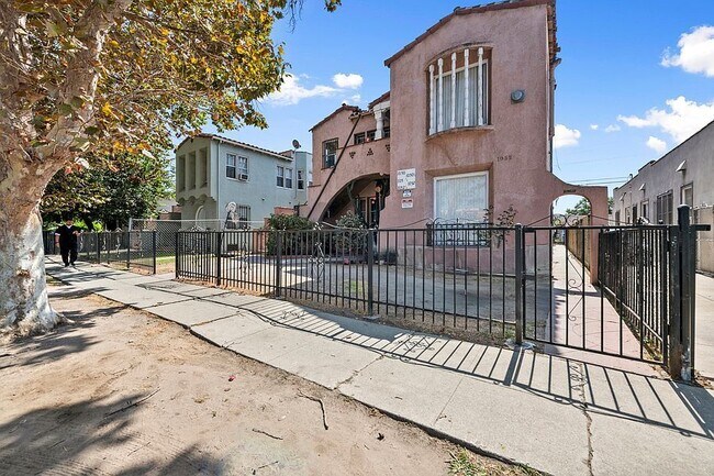 Building Photo - 1050 57th St