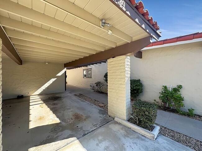 Building Photo - 16737 Meandro Dr
