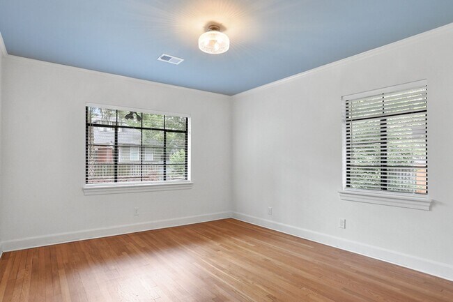 Building Photo - Renovated 3BR / 2BA Home for Rent on Gordonston Ave