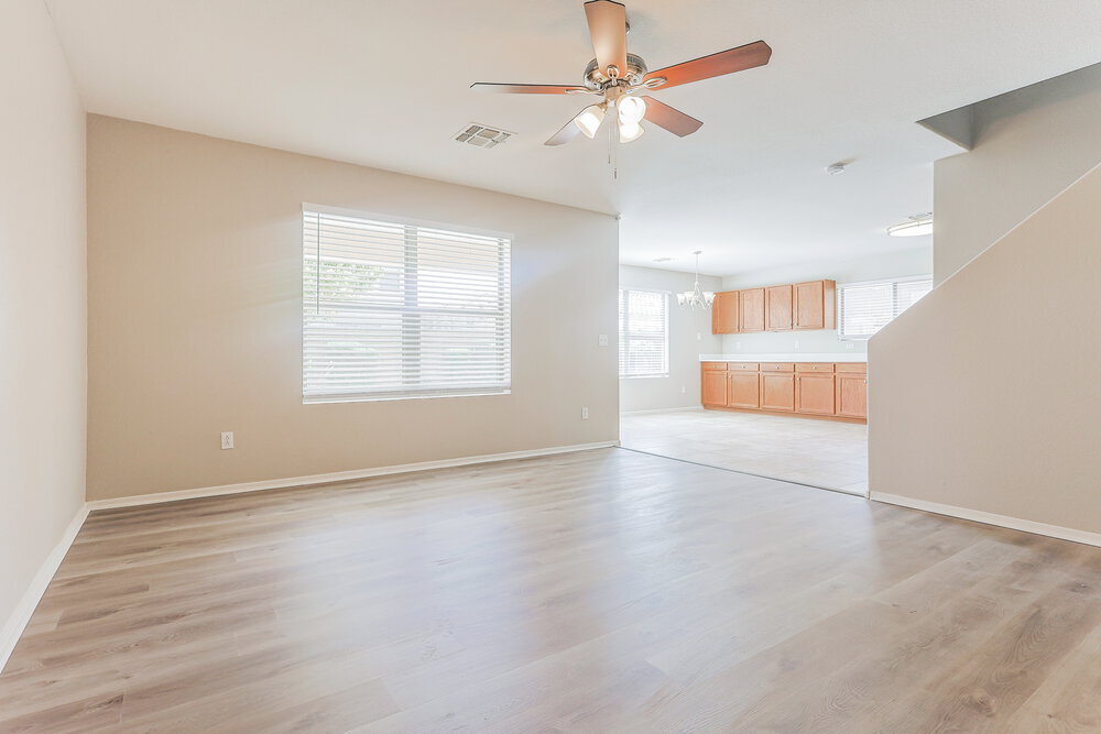 Building Photo - 2325 E Palm Beach Dr