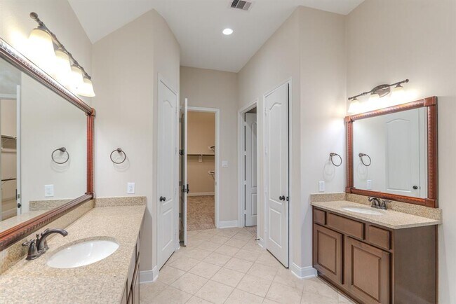 Building Photo - 34 Danby Place
