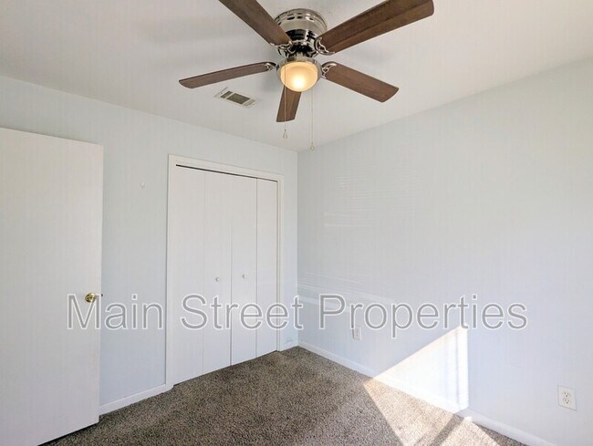 Building Photo - 3202 Redwood Ln