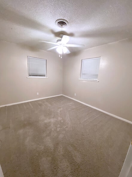 Bedroom - 703 Lee St