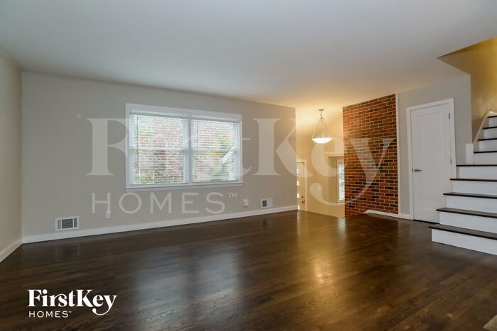 Building Photo - 9006 Grandview Dr
