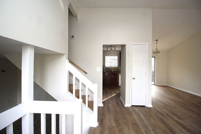 Building Photo - Location! Location! Location! Alpharetta