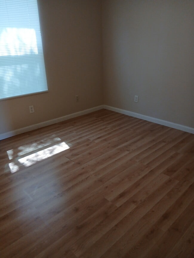 Building Photo - 1009 Briarwood Rd