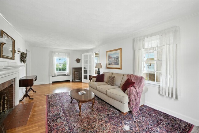 Building Photo - 40 Fairway Dr