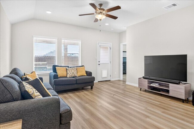 Building Photo - 1638 Comfy Wy