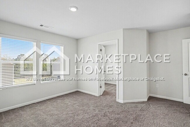 Building Photo - 461 Oakwood Dr NW