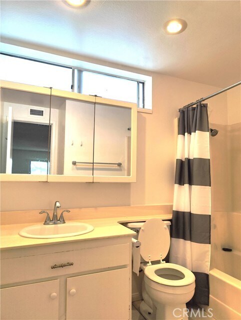 Building Photo - 2821 Greenleaf Dr