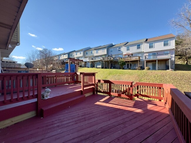 Building Photo - Charming 3 Bedroom/2.5 Bathroom in Parkville, MD!