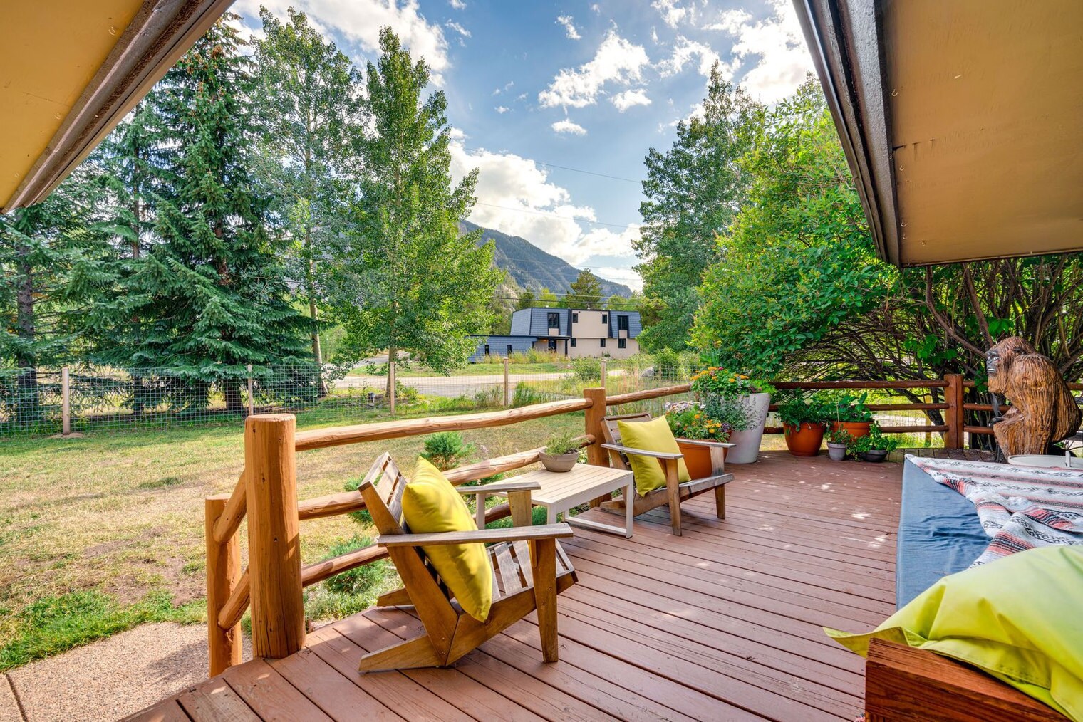 Building Photo - 225 Aspen Dr