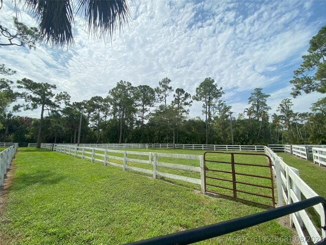 Building Photo - 2315 Deer Run Blvd