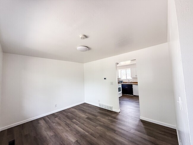 Building Photo - 1038 Cedar Ridge Rd