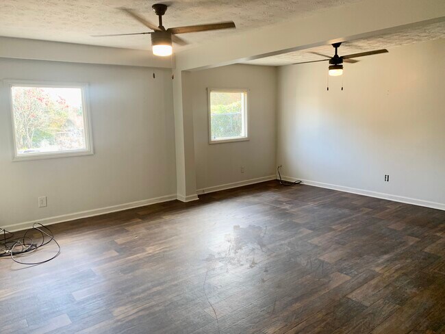 Building Photo - Lee rd 474