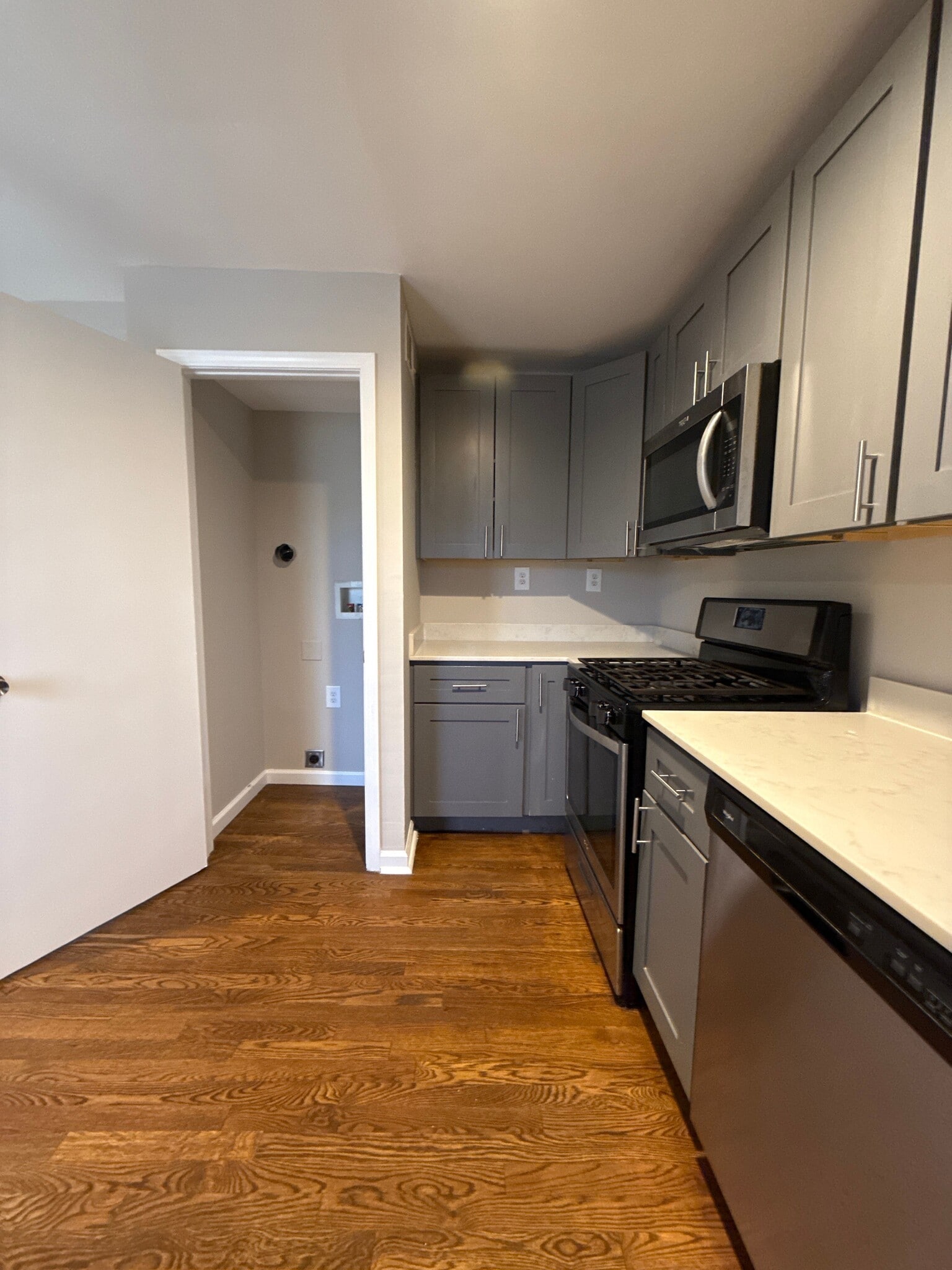 Building Photo - 135 E Hill St