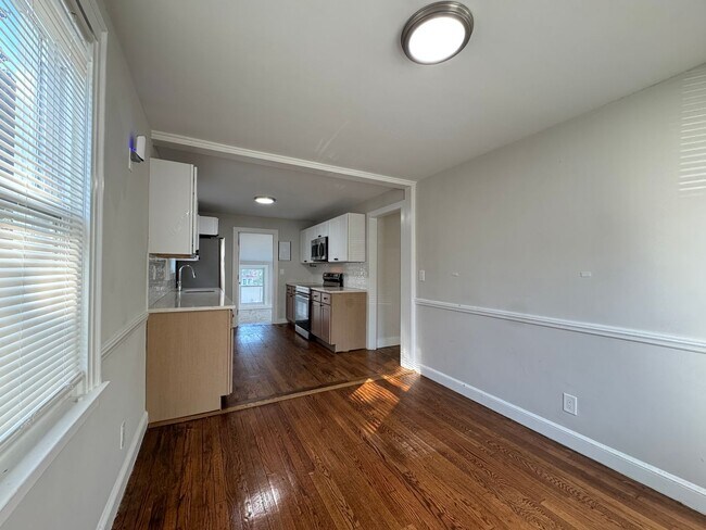 Building Photo - Cape Cod Single Family | Just a Block from the Beach!