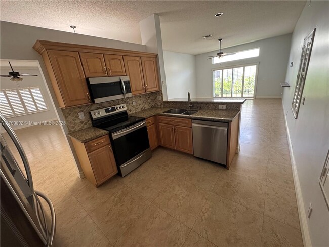 Building Photo - 4321 Willow Ridge Dr