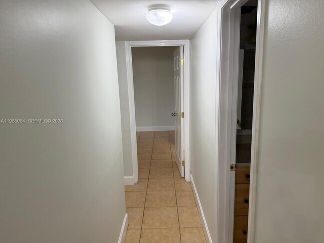 Building Photo - 10625 SW 112th Ave