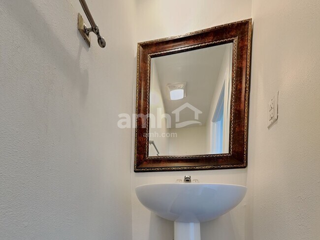 Building Photo - 1611 Rustic Arch Way