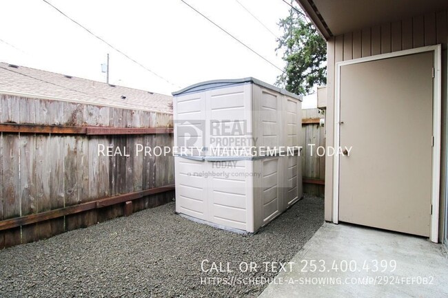 Building Photo - Upgraded 1bd 1ba apartment with fenced in ...