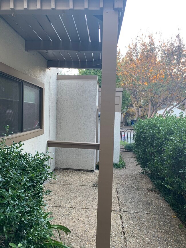 Building Photo - 6425 Southpoint Dr