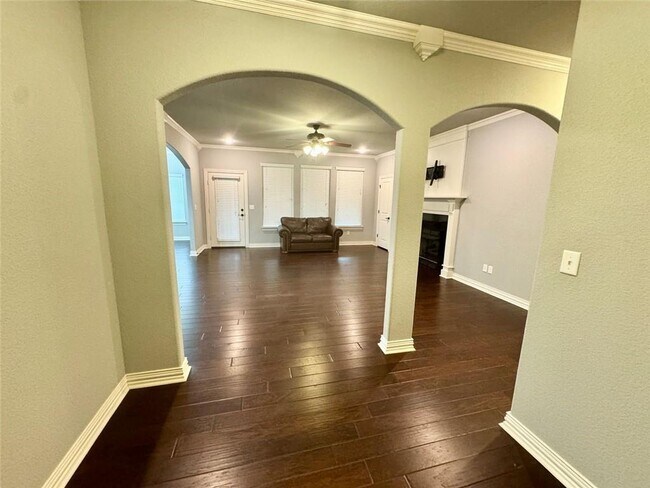 Building Photo - 33 Leona Dr