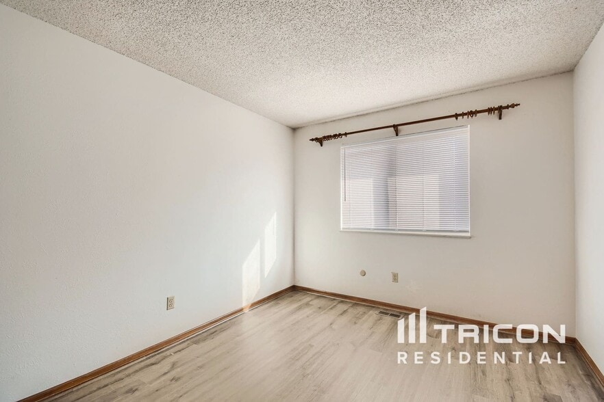 Building Photo - 6552 W Morraine Pl