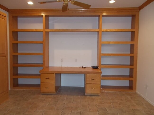 Building Photo - Single-Story Townhome with Golf Course Views in Summerlin