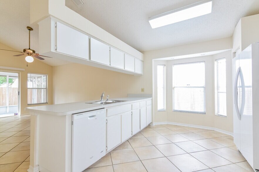 Building Photo - 8719 Exposition Dr