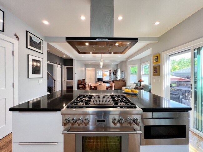 Building Photo - Fully Furnished Modern Home in the Desirable Alphabet Streets