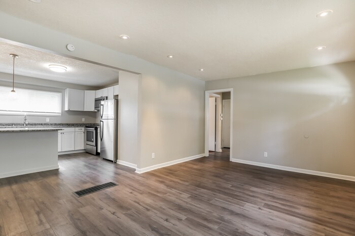 Building Photo - 10513 E 28th Terrace S