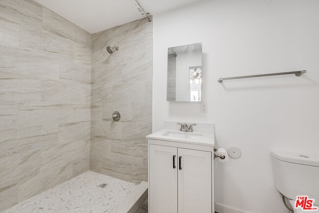 Building Photo - 1033 57th St