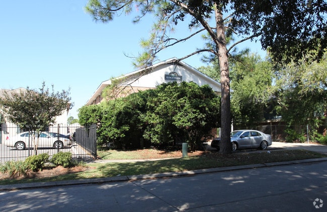 Building Photo - Ranch House