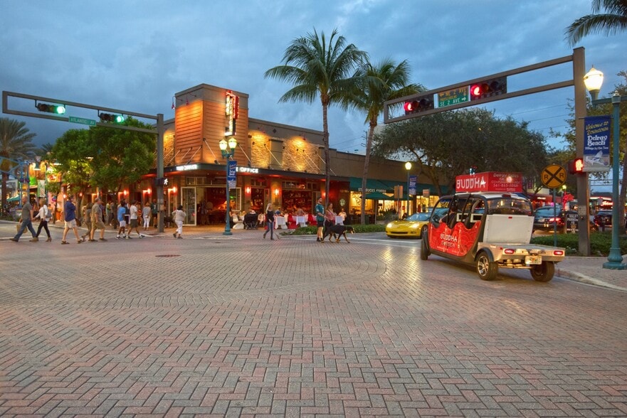 Blocks from Delray Beach Nightlife - 128 NW 13th Avenue