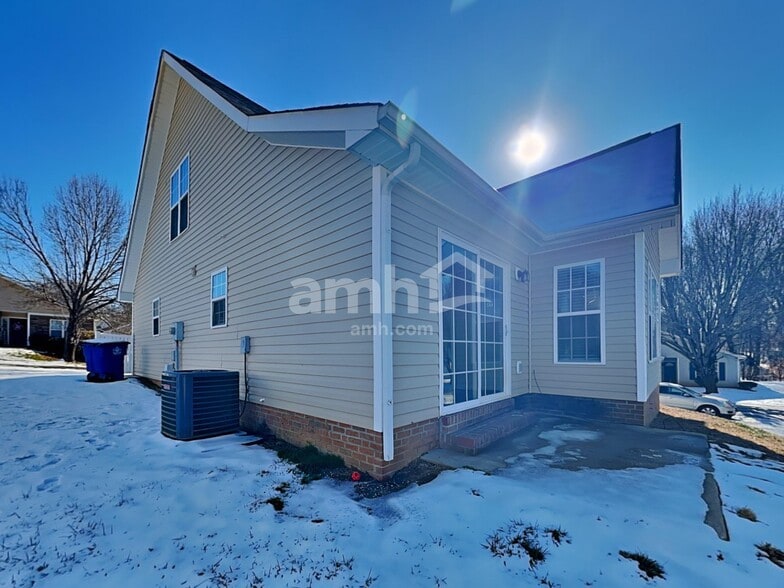 Building Photo - 110 Bristol View Cir