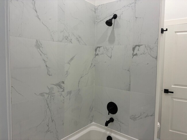 Building Photo - 1539 Lowrie St