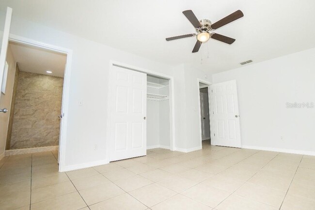 Building Photo - 124 Lakeview Dr