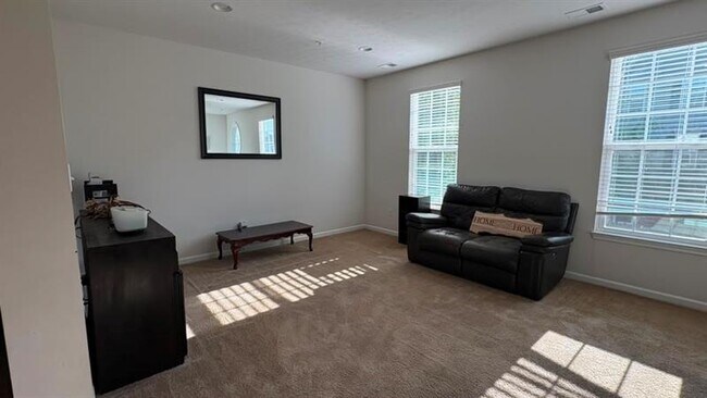 Building Photo - 2302 Pointe View Dr
